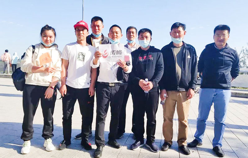 新葡的京集团重阳节登山活动.jpg